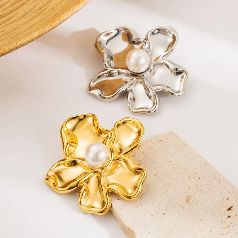 Timeless Pearl & Blossom Brooch