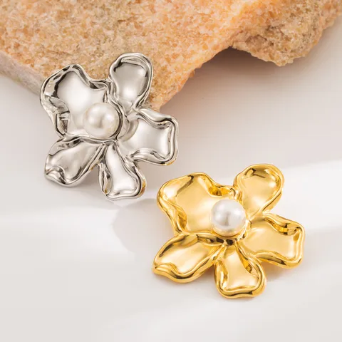 Timeless Pearl & Blossom Brooch